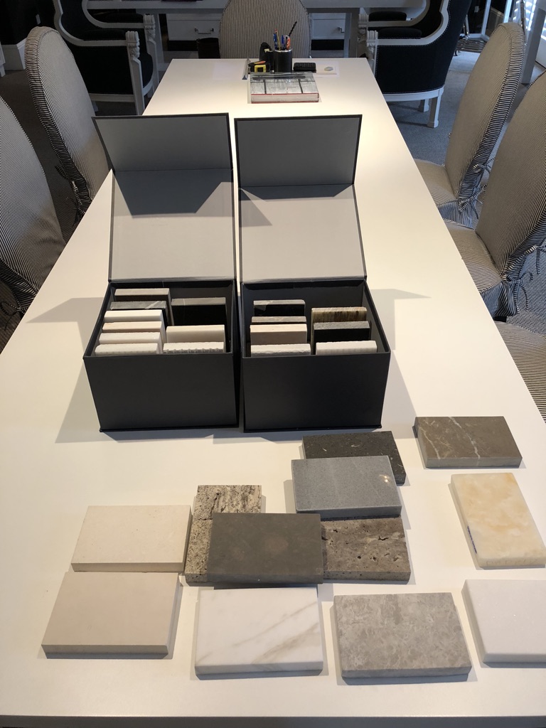 Caja con muestrario de piedra